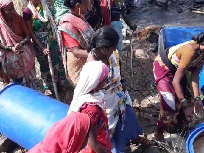 Heavy drone crashes by women | महिलांकडून गावठी दारूचे अड्डे उध्वस्त Heavy drone crashes by women | महिलांकडून गावठी दारूचे अड्डे उध्वस्त