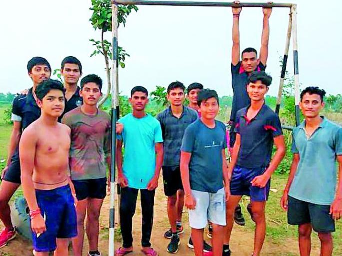 Lack of equipment on the field is an inconvenience for the youth | मैदानावरील साधनाअभावी तरुणांची होतेय गैरसोय Lack of equipment on the field is an inconvenience for the youth | मैदानावरील साधनाअभावी तरुणांची होतेय गैरसोय