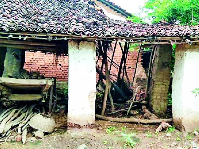 Provide immediate housing for the affected | नुकसानग्रस्तांना त्वरित घरकुल द्या Provide immediate housing for the affected | नुकसानग्रस्तांना त्वरित घरकुल द्या