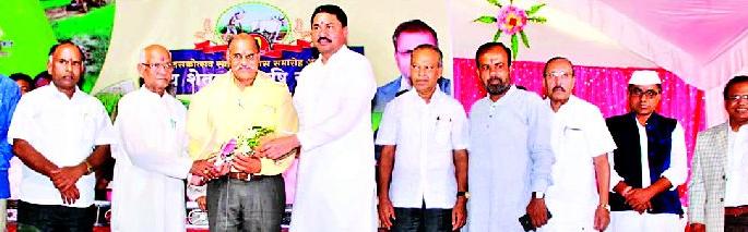 Apply Swaminathan Commission for farmers' welfare | शेतकरी हितासाठी स्वामीनाथन आयोग लागू करा Apply Swaminathan Commission for farmers' welfare | शेतकरी हितासाठी स्वामीनाथन आयोग लागू करा