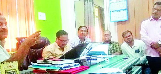 Prioritize solving teacher problems | शिक्षकांच्या समस्या प्राध्यान्याने सोडवू Prioritize solving teacher problems | शिक्षकांच्या समस्या प्राध्यान्याने सोडवू