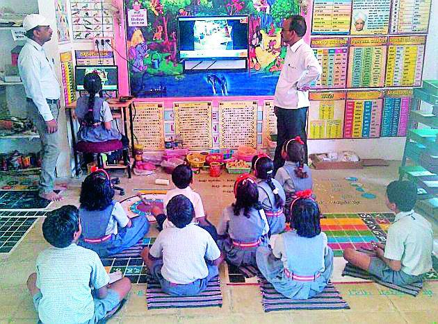 MP from Dattak village, MP | खासदार दत्तक गावातील डिजिटल शाळा MP from Dattak village, MP | खासदार दत्तक गावातील डिजिटल शाळा