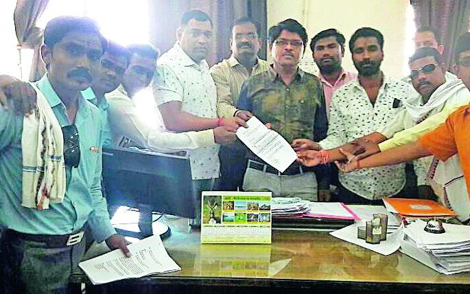 Give those sentences to the death sentence | ‘त्या’ आरोपींना फाशीची शिक्षा द्या Give those sentences to the death sentence | ‘त्या’ आरोपींना फाशीची शिक्षा द्या