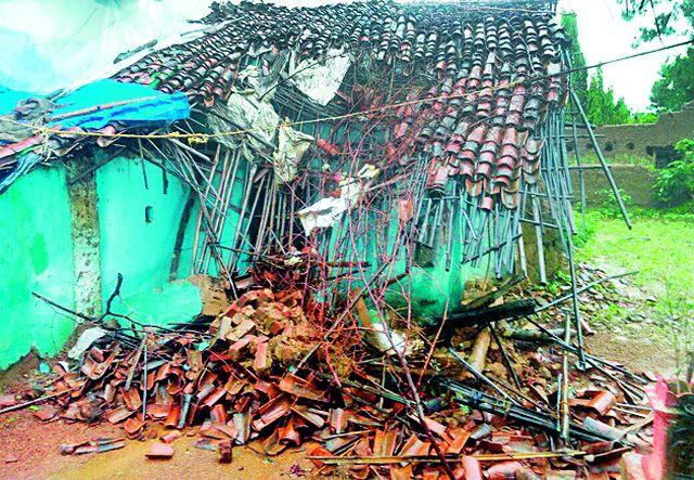 1263 homes collapsing | १२६३ घरांची पडझड