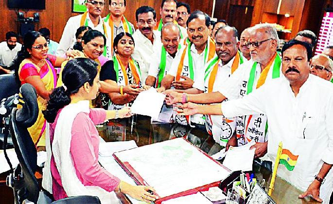 Announce the district drought affected | जिल्हा दुष्काळग्रस्त घोषित करा Announce the district drought affected | जिल्हा दुष्काळग्रस्त घोषित करा