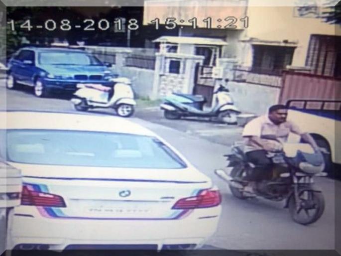 Seven days later, the accused filed a complaint with the banglal and snatched the gold bars from the bungalow | सात दिवसानंतर गुन्हा दाखल : बंगल्यातून बोलावून घेत आजीबार्इंची सोनसाखळी हिसकावली