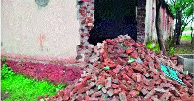Poor condition of Harsul Zilla Parishad school | हरसूल जिल्हा परिषद शाळेची दुरवस्था Poor condition of Harsul Zilla Parishad school | हरसूल जिल्हा परिषद शाळेची दुरवस्था