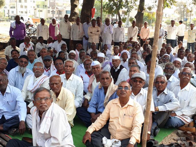 Fasteners of pensions | पेन्शनर्सचे उपोषण  Fasteners of pensions | पेन्शनर्सचे उपोषण