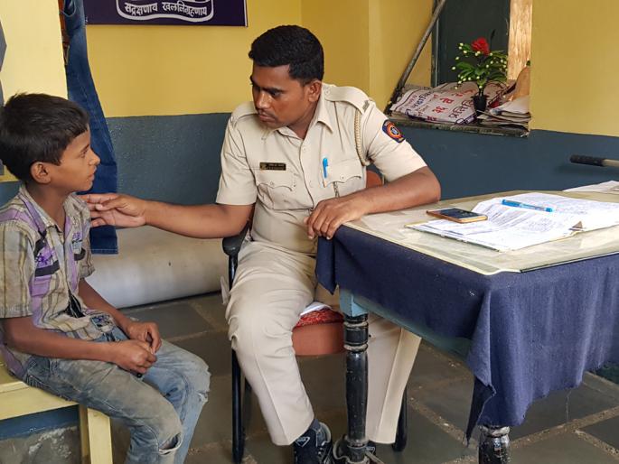 Rajasthan's son found in Hingoli | राजस्थान येथील मुलगा हिंगोलीत सापडला Rajasthan's son found in Hingoli | राजस्थान येथील मुलगा हिंगोलीत सापडला