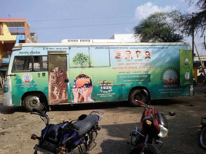 Environmental message giving 'Green Armi Bus' | ‘ग्रीनआर्मी बस’ देतेय पर्यावरणाचा संदेश Environmental message giving 'Green Armi Bus' | ‘ग्रीनआर्मी बस’ देतेय पर्यावरणाचा संदेश