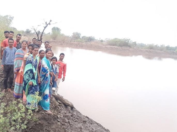  Zalapujan at the hands of women at Chinchodi Budruk Bandar | चिंचोडी बुद्रुक बंधाऱ्यावर महिलांच्या हस्ते जलपुजन