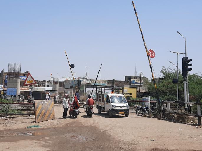 Shukushkat persisted in the city of Pratur | परतूर शहरात शुकशुकाट कायम