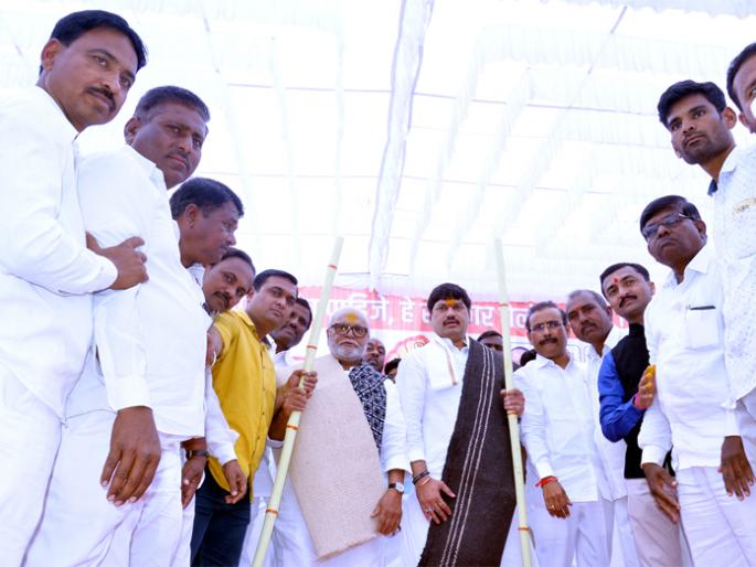 Modi, the Fadnavis target of NCP's Nirdhar Yatra | राष्ट्रवादीच्या निर्धार यात्रेत मोदी, फडणवीस लक्ष्य Modi, the Fadnavis target of NCP's Nirdhar Yatra | राष्ट्रवादीच्या निर्धार यात्रेत मोदी, फडणवीस लक्ष्य