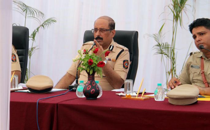 An overview of the work of various departments was taken by the Director General of Additional Police | अपर पोलीस महासंचालकांनी घेतला विविध विभागांच्या कामाचा आढावा
