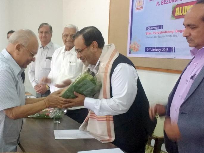 Disturbing in polling machine impossible | मतदान यंत्रात छेडछाड अशक्य..! Disturbing in polling machine impossible | मतदान यंत्रात छेडछाड अशक्य..!