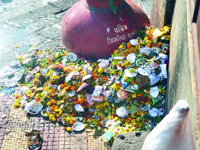 Mundhe was transferred to Nashik's health risk | मुंढे यांची बदली होताच नाशिककरांचे आरोग्य धोक्यात