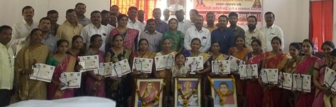 The proud of 15 quality teachers | १५ गुणवंत शिक्षिकांचा गौरव