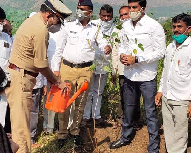 Home Minister applauds the work of nature-loving police | निसर्गप्रेमी पोलिसांच्या कामाला गृहमंत्र्यांकडून कौतुकाची थाप Home Minister applauds the work of nature-loving police | निसर्गप्रेमी पोलिसांच्या कामाला गृहमंत्र्यांकडून कौतुकाची थाप