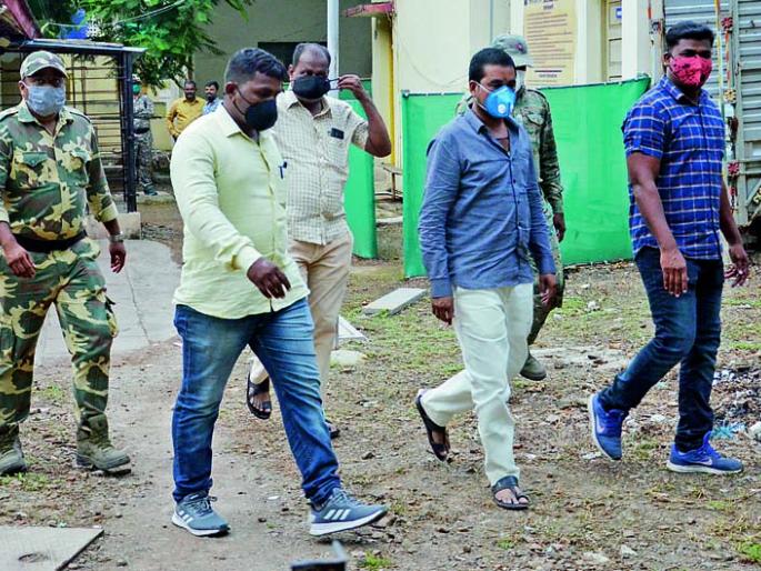 Kamathi thundered over the souls of the Tapariwalas; Because of this, the handcuffs finally fell on my hands! | टपरीवाल्यांच्या जीवावर कामाठी गडगंज बनला; याच पानवाल्यामुळं अखेर हातात बेड्या पडल्या ! Kamathi thundered over the souls of the Tapariwalas; Because of this, the handcuffs finally fell on my hands! | टपरीवाल्यांच्या जीवावर कामाठी गडगंज बनला; याच पानवाल्यामुळं अखेर हातात बेड्या पडल्या !