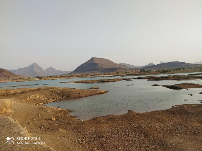 Support of wells to villages in the eastern part | पूर्व भागातील गावांना विहिरींचा आधार Support of wells to villages in the eastern part | पूर्व भागातील गावांना विहिरींचा आधार