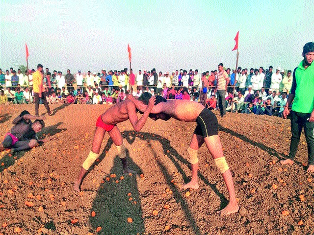 'Wrestling' of women's wrestling | महिलांच्या कुस्तीची ‘क्र ेझ’