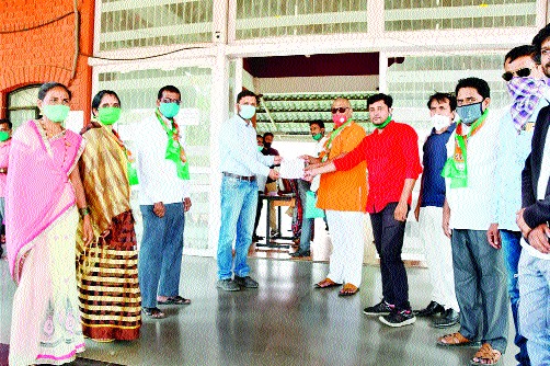 Distribute loans to farmers for kharif | खरिपासाठी शेतकऱ्यांना कर्जवाटप करा Distribute loans to farmers for kharif | खरिपासाठी शेतकऱ्यांना कर्जवाटप करा