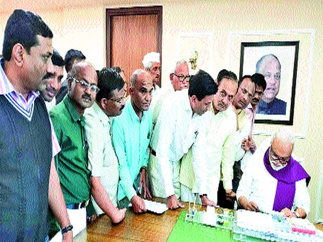 Delegation talks in Mumbai on Malegaon's questions | मालेगावच्या प्रश्नांबाबत मुंबईत शिष्टमंडळाची चर्चा Delegation talks in Mumbai on Malegaon's questions | मालेगावच्या प्रश्नांबाबत मुंबईत शिष्टमंडळाची चर्चा