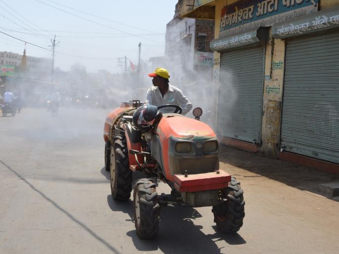  The devotees meet outside the temple at Sangameshwar | संगमेश्वरात भाविकांचे मंदिराबाहेरूनच दर्शन