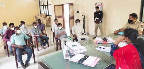 Farmers' agitation suspended after discussions with officials | अधिकाऱ्यांसोबत चर्चेनंतर शेतकऱ्यांचे आंदोलन स्थगित