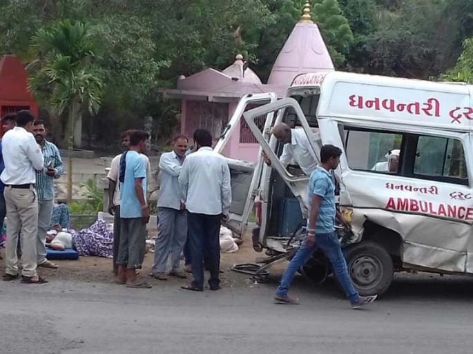 11 injured in an accident near Pambara | पानबाराजवळ रूग्णवाहिकेला अपघात 11 जण जखमी 11 injured in an accident near Pambara | पानबाराजवळ रूग्णवाहिकेला अपघात 11 जण जखमी