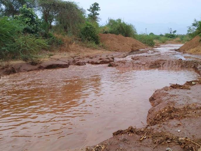 Seeing the flood of the river Bharuch was filled with 'Ur' | पाहून भवर नदीचा पूर भरुन आला ‘त्यांचा’ ऊर Seeing the flood of the river Bharuch was filled with 'Ur' | पाहून भवर नदीचा पूर भरुन आला ‘त्यांचा’ ऊर