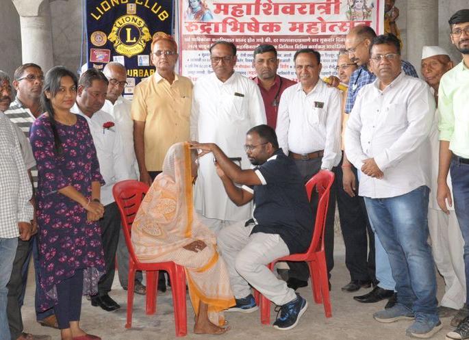 Health check-up camp in Maliwada by Lions | लायन्सतर्फे माळीवाड्यात आरोग्य तपासणी शिबिर