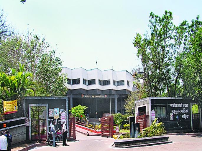  Danger of collapsed houses remains | पडक्या घरांचा धोका कायम