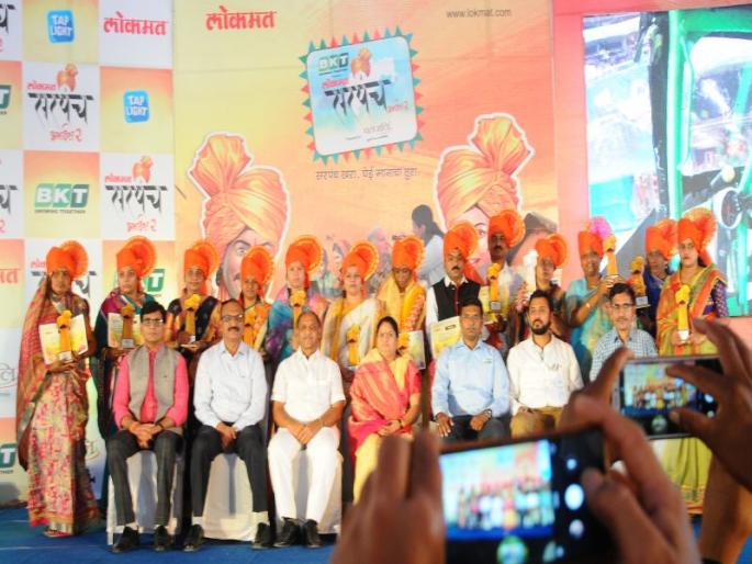 Sarpanch of the Year Award for inspiration Borse | प्रेरणा बोरसे यांना सरपंच आॅफ इयर पुरस्कार Sarpanch of the Year Award for inspiration Borse | प्रेरणा बोरसे यांना सरपंच आॅफ इयर पुरस्कार