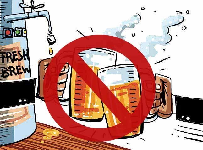 In Shirasgaon, villagers attacked the illicit liquor market | शिरसगावमध्ये ग्रामस्थांचा बेकायदा दारू विक्री अड्ड्यावर हल्लाबोल