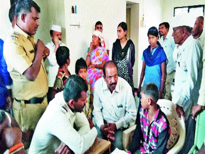 Mannepeth rushing away from the child; In the kind of inanabari the students panic | मुलाला पळवून नेत घाटात मारहाणपेठ : ईनामबारी येथील प्रकाराने विद्यार्थ्यांमध्ये घबराट Mannepeth rushing away from the child; In the kind of inanabari the students panic | मुलाला पळवून नेत घाटात मारहाणपेठ : ईनामबारी येथील प्रकाराने विद्यार्थ्यांमध्ये घबराट