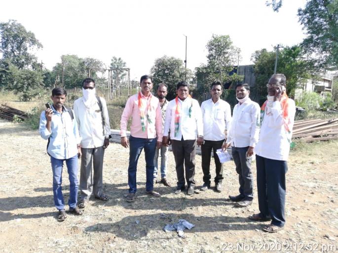 Holi of electricity bills in front of electricity distribution office | वीज वितरण कार्यालयासमोर वीजबिलांची होळी