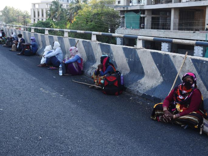 Make way for thousands of workers | हजारो मजुरांचा मार्ग मोकळा  Make way for thousands of workers | हजारो मजुरांचा मार्ग मोकळा