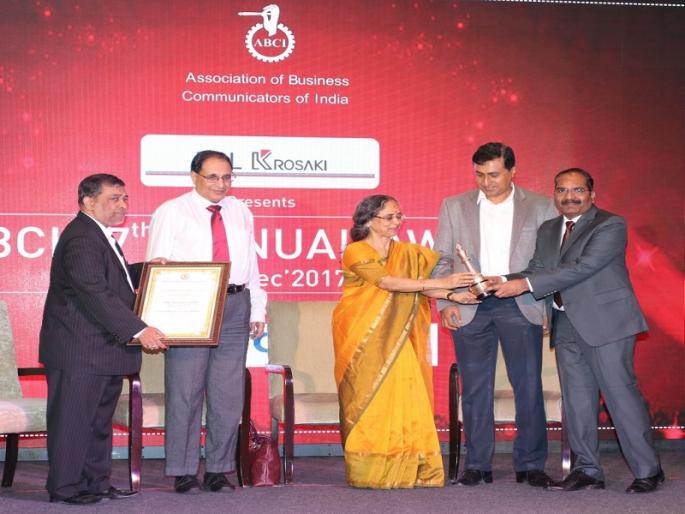 Coffee Table Books National Award from Thane Municipal Corporation Commissioner Sanjeev Jaiswal | ठाणे महापालिका आयुक्त संजीव जयस्वाल यांच्यावरील कॉफी टेबल पुस्तकास राष्ट्रीय पुरस्कार