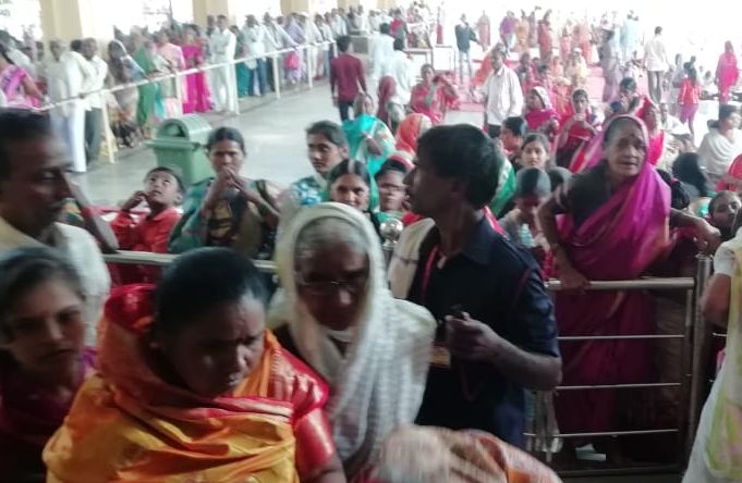 The shrine of the Warkaris on the occasion of Safala at Muktinagar | मुक्ताईनगर येथे सफला एकादशीनिमित्त वारकऱ्यांची मांदियाळी The shrine of the Warkaris on the occasion of Safala at Muktinagar | मुक्ताईनगर येथे सफला एकादशीनिमित्त वारकऱ्यांची मांदियाळी