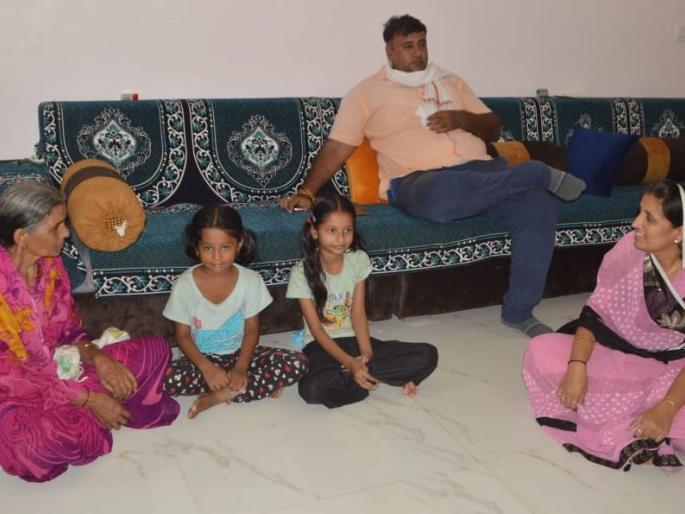 ‘Rejected by yours, adopted by humanity’ | ‘अपनो ने ठुकराया, इन्सानियतने अपनाया’ ‘Rejected by yours, adopted by humanity’ | ‘अपनो ने ठुकराया, इन्सानियतने अपनाया’
