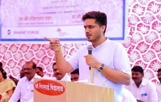 One rupee is taken in the name of Rohit Pawar .... | रोहित पवार यांच्या नावाने घेतला जातो एक रुपया....