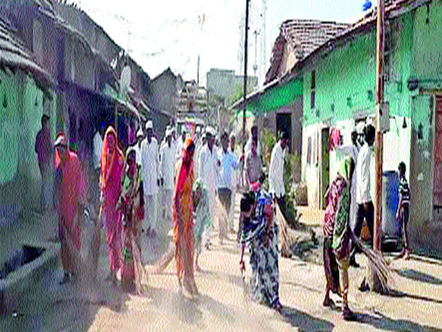 Greetings from village cleanliness to Rashtrasant Gadge Maharaj | राष्ट्रसंत गाडगे महाराज यांना ग्रामस्वच्छतेतून अभिवादन