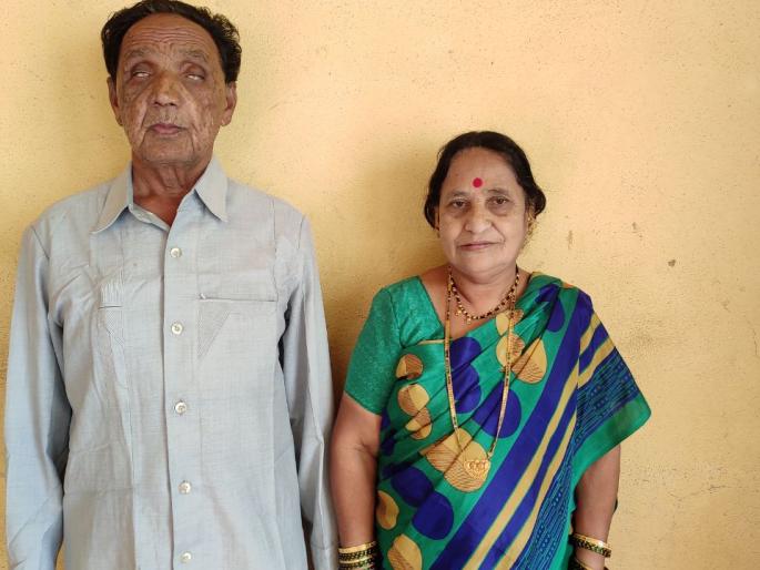 Divyang Shinde couple from Sangli became each other's lifeblood. | Corona virus-सांगलीतील दिव्यांग शिंदे दांपत्य कोरोनातून सहीसलामत बाहेर Divyang Shinde couple from Sangli became each other's lifeblood. | Corona virus-सांगलीतील दिव्यांग शिंदे दांपत्य कोरोनातून सहीसलामत बाहेर