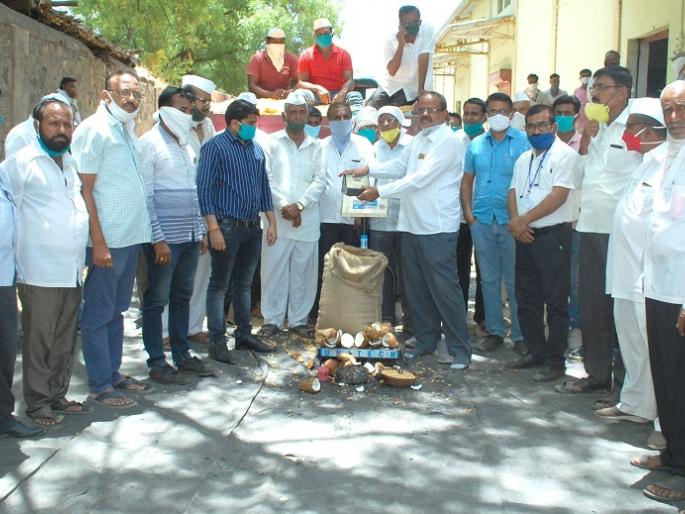 Launch of Maize Shopping Center by Satana South Society | सटाणा दक्षिण सोसायटीतर्फे मका खरेदी केंद्राचा शुभारंभ  Launch of Maize Shopping Center by Satana South Society | सटाणा दक्षिण सोसायटीतर्फे मका खरेदी केंद्राचा शुभारंभ