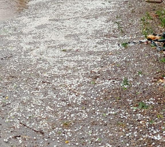 Hail for third day in a row in Baglan | बागलाणमध्ये सलग तिसऱ्या दिवशी गारपीट Hail for third day in a row in Baglan | बागलाणमध्ये सलग तिसऱ्या दिवशी गारपीट
