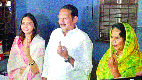 Lok Sabha Election 2019 60 percent voting in Satara constituency | Lok Sabha Election 2019 सातारा मतदार संघात ६० टक्के मतदान Lok Sabha Election 2019 60 percent voting in Satara constituency | Lok Sabha Election 2019 सातारा मतदार संघात ६० टक्के मतदान