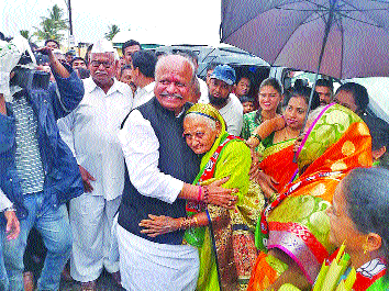 Suresh Khade welcome! | सुरेश खाडे यांचे जल्लोषी स्वागत!