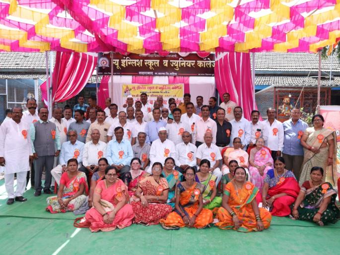    Students' affection meeting in Taharabad | ताहाराबाद येथील विद्यार्थ्यांचे स्नेह संमेलन