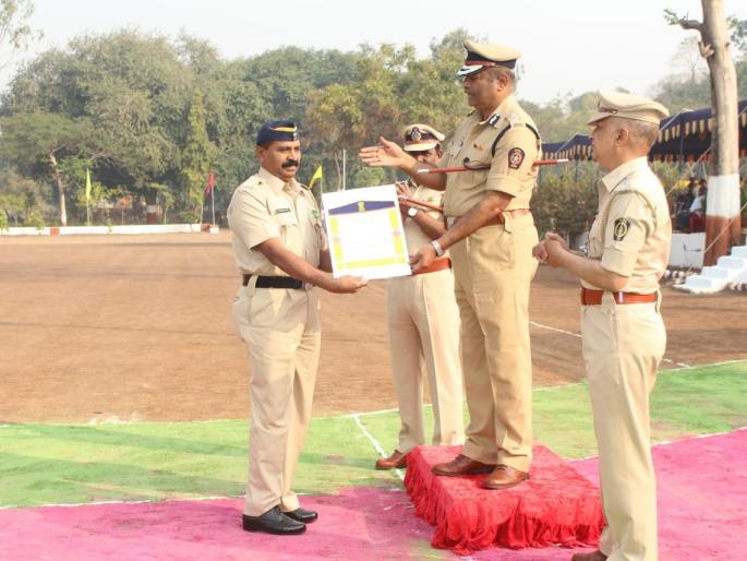 Presidential Service Medal of the Central Jail Shipping Subhash Taeyde | मध्यवर्ती कारागृहाचे शिपाई सुभाष तायडे यांना राष्ट्रपती सेवा पदक Presidential Service Medal of the Central Jail Shipping Subhash Taeyde | मध्यवर्ती कारागृहाचे शिपाई सुभाष तायडे यांना राष्ट्रपती सेवा पदक